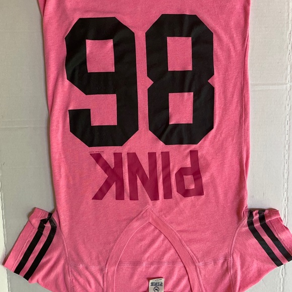 VS PINK TShirt     Beautiful pink colors - Picture 2 of 4